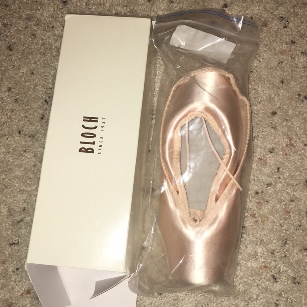 Bloch heritage pointe shoe